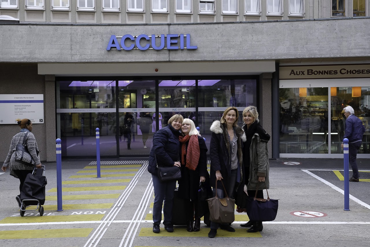 Délégation du CISIC devant l'accueil de l'Hôpital universitaire de Genève