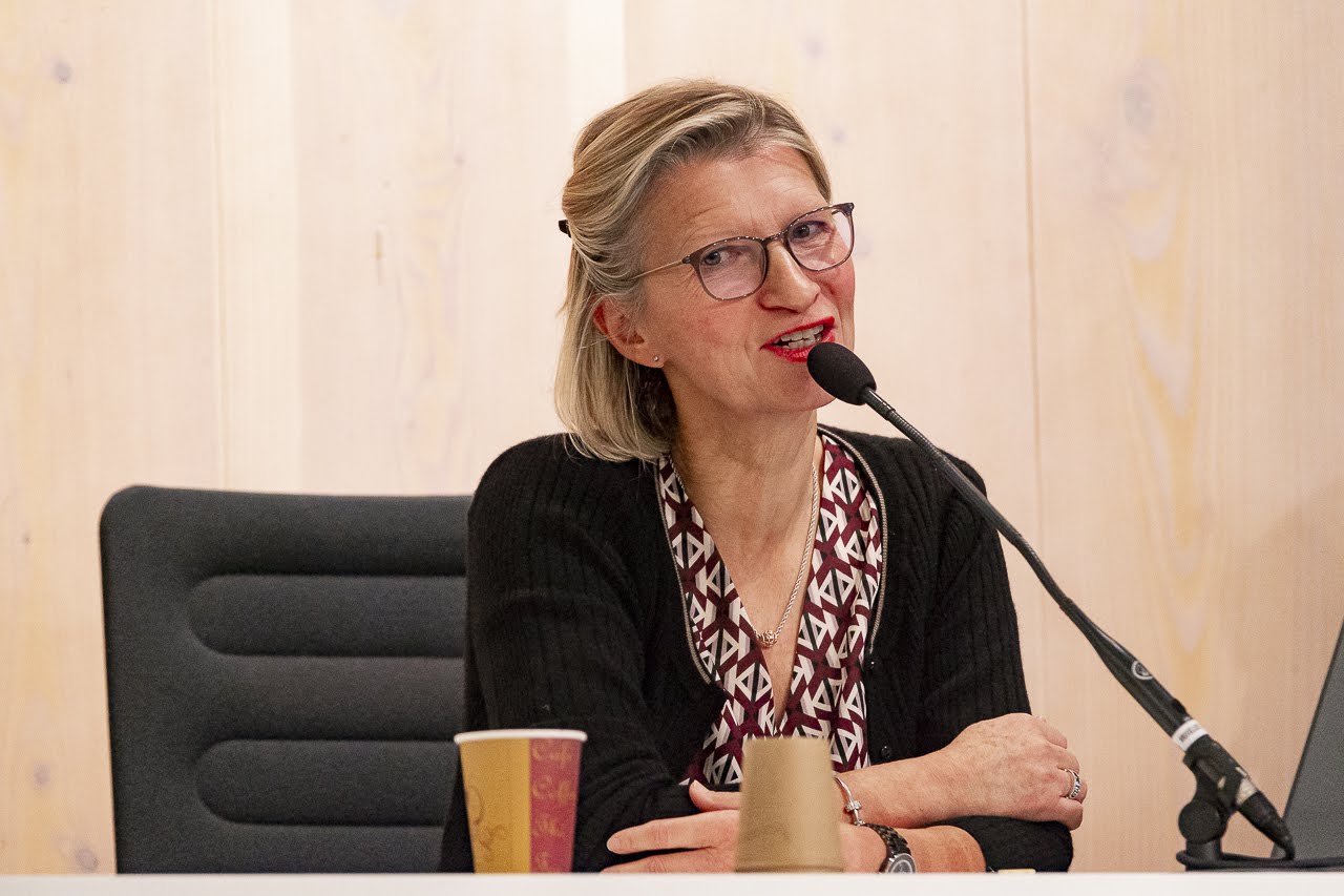 Intervenante lors d'une conférence du CISIC