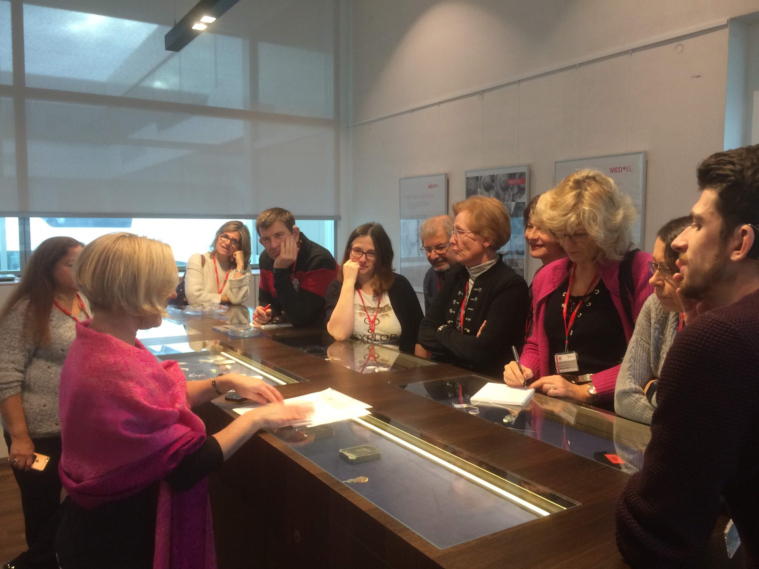 Présentation à la délégation du CISIC lors de la visite chez MED-EL