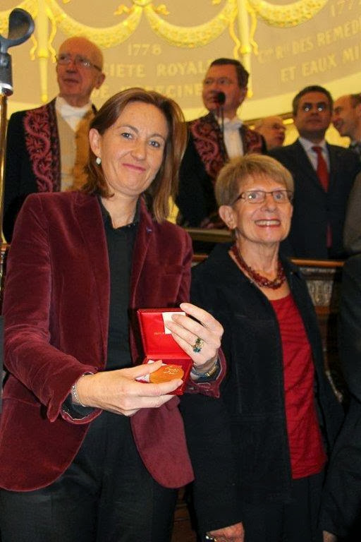 Cérémonie de remise de l'insigne de chevalier de l'Ordre national du Mérite à Catherine Daoud